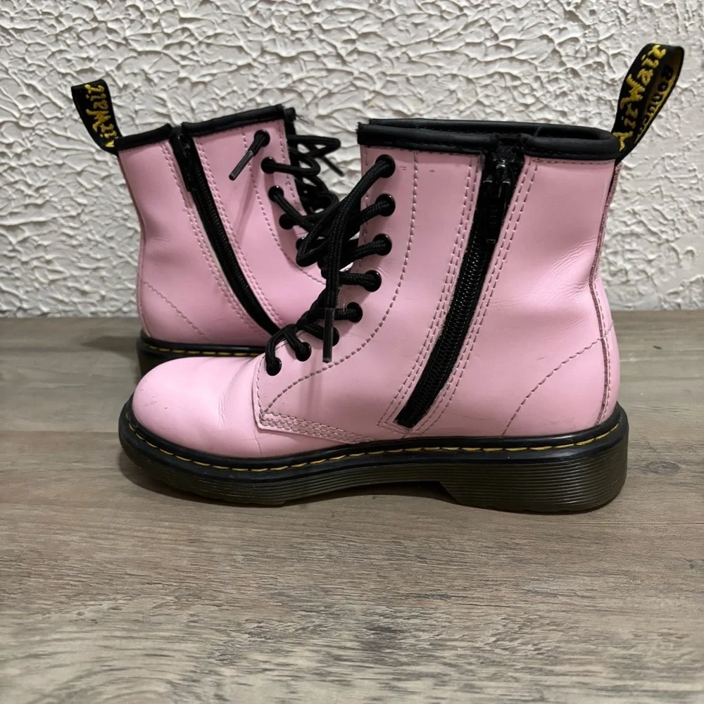 Dr. Martens glossy pink
